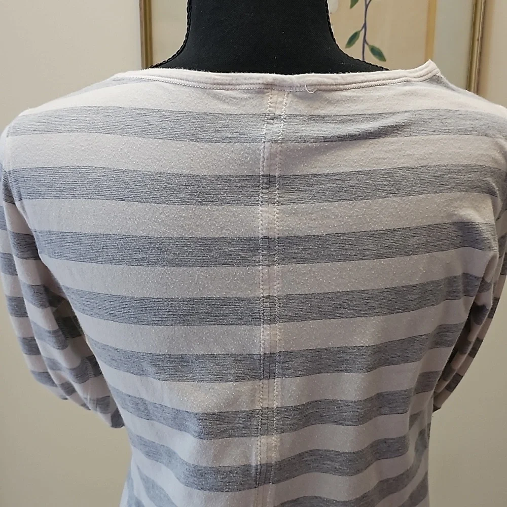 206. Lululemon Devotion long sleeve - Picture 6 of 8